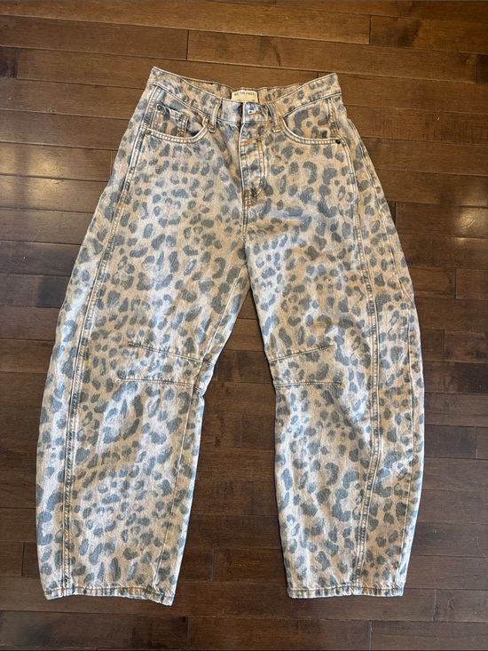 We The Free Denim - We The Free Leopard Print mid rise barrel Jeans in Light brown and faded black.